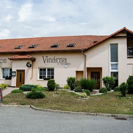 Veselí nad Moravou Penzion Vinarna U Hroznu酒店 外观 照片